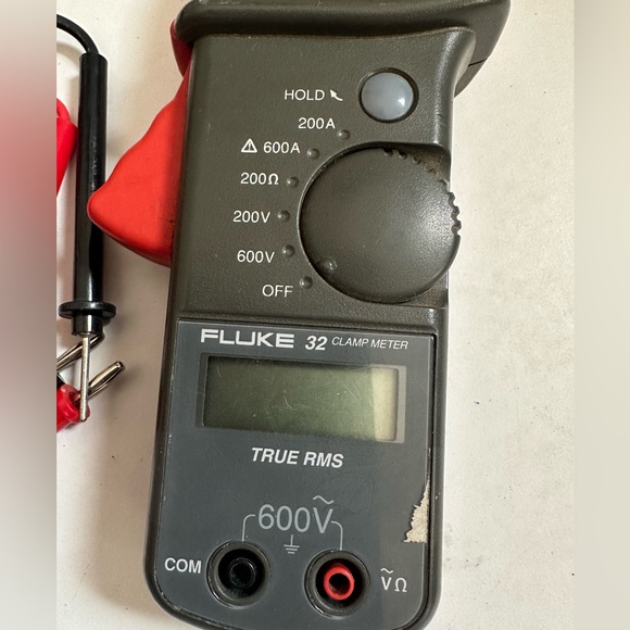 Fluke 32 Digital Clamp Meter Multimeter With Leads - Picture 2 of 5